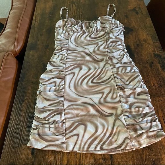 Brown Swirl Print Ruched Mini Dress - Picture 13 of 15